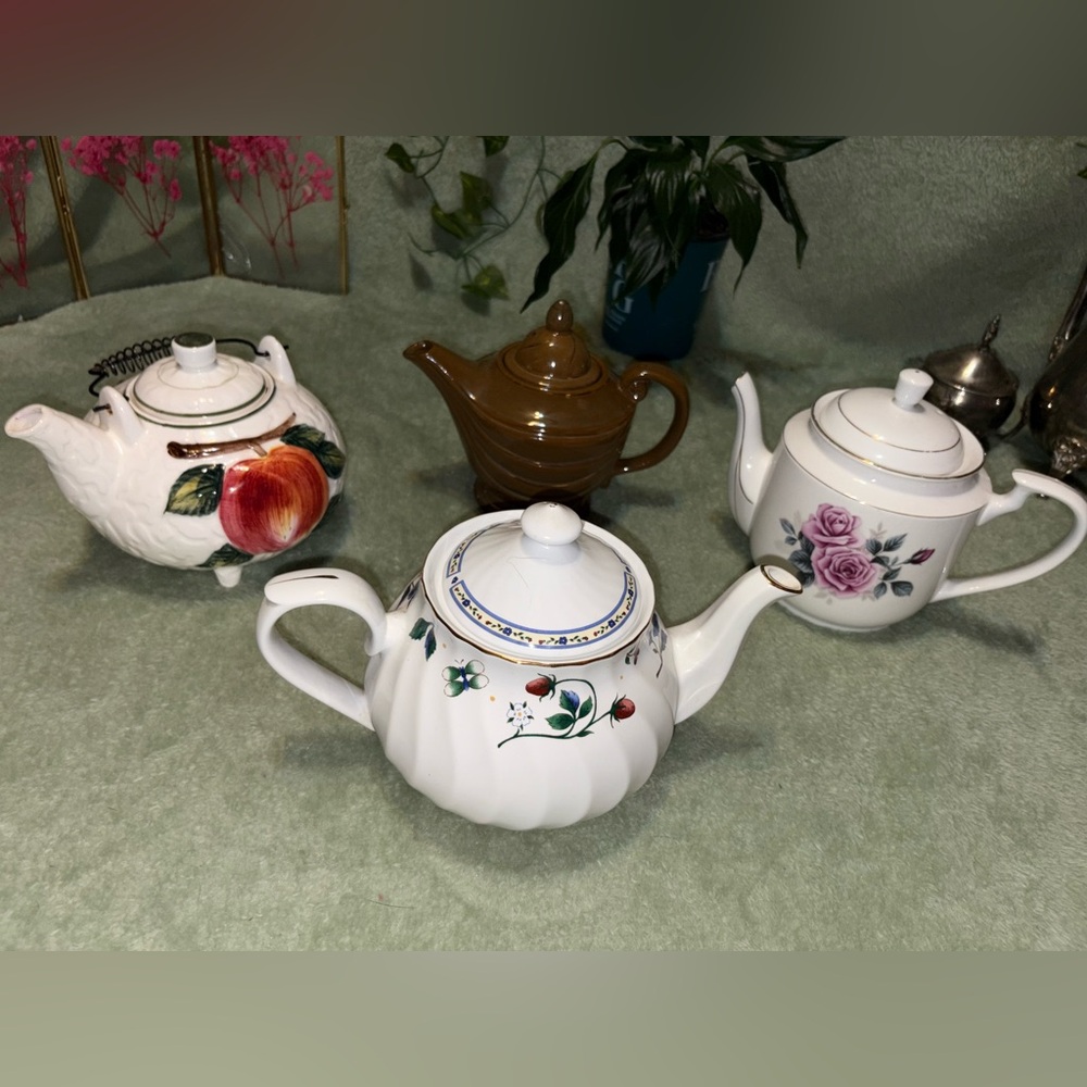 Elegant Floral Teapot Set (set of 4)